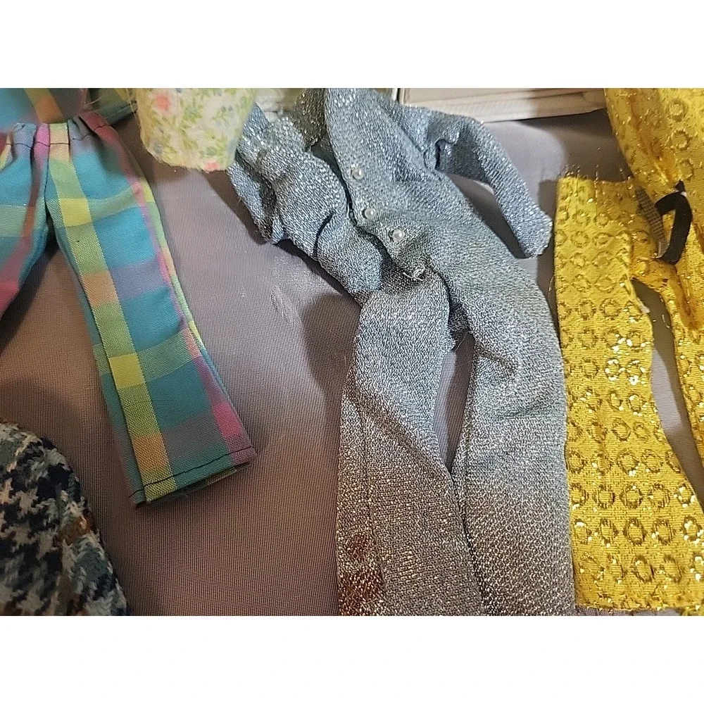 Vintage Doll Clothing Lot -‎ 10+ Complete Outfits & Case.